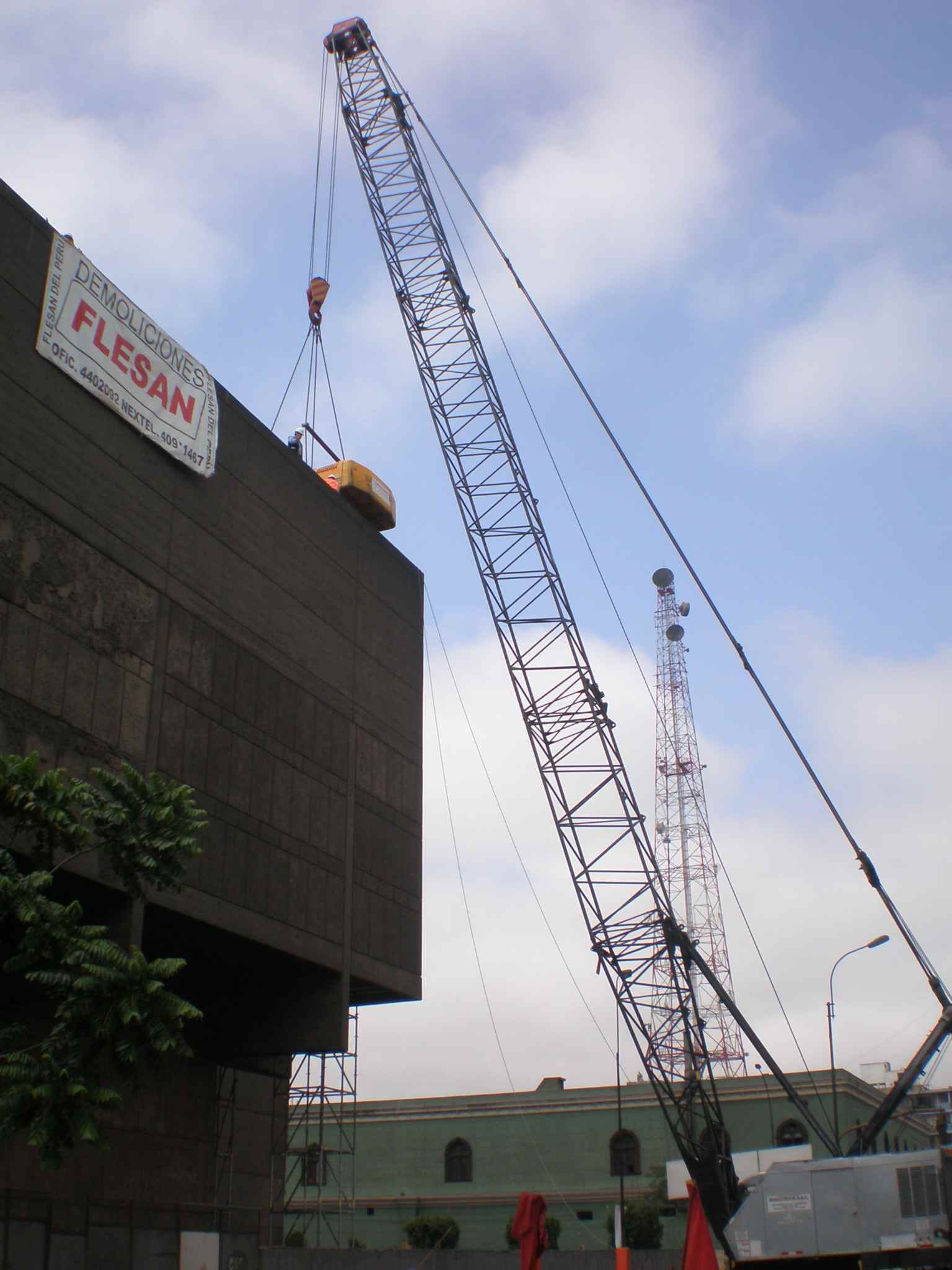 Izaje Excavadora 23tons 28mts.