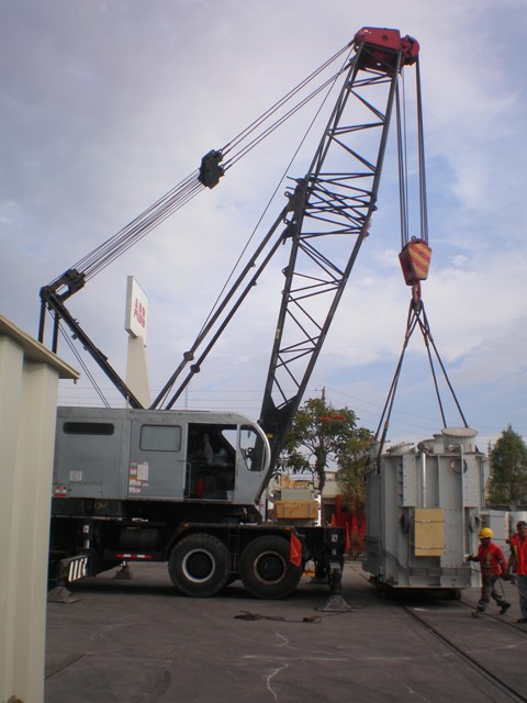 Carga de transformador 75tons. ABB